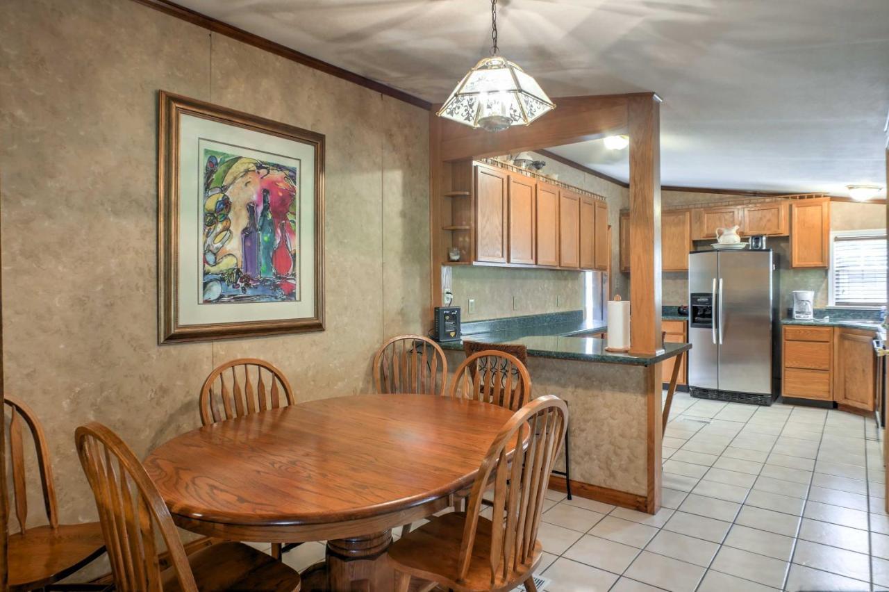 Ooltewah Cabin With Grill, Pool Table And Porch! 外观 照片