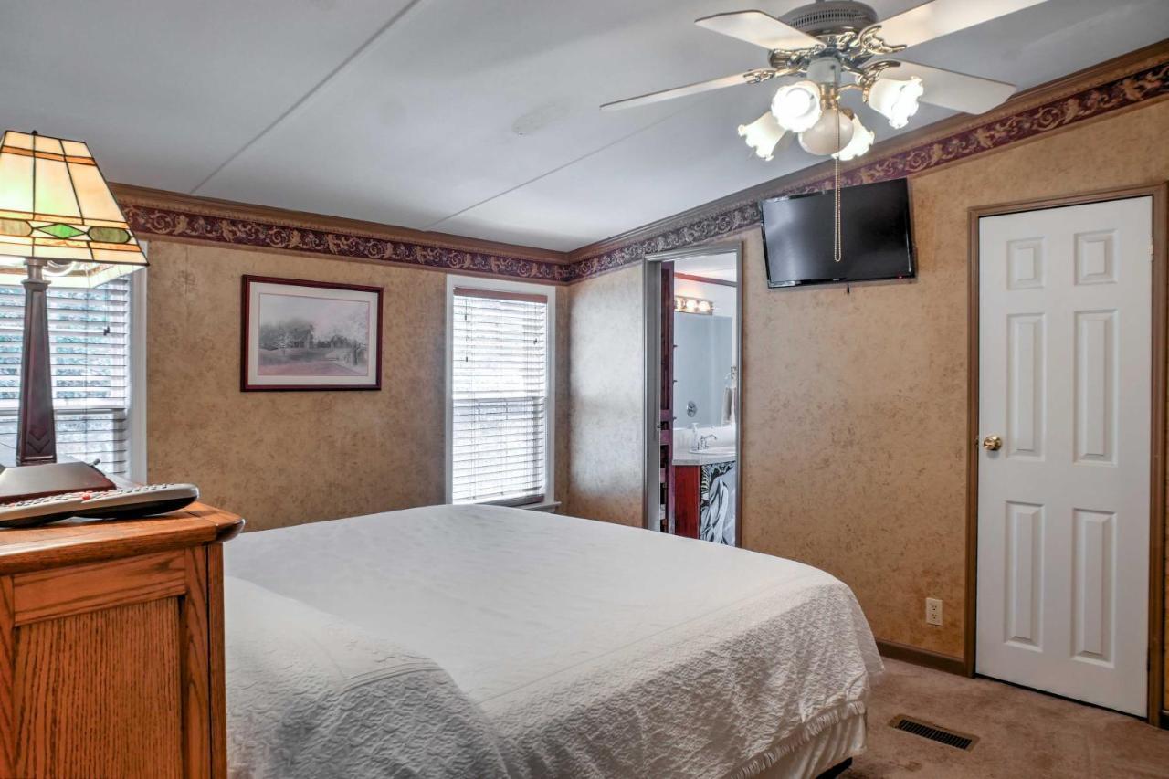 Ooltewah Cabin With Grill, Pool Table And Porch! 外观 照片
